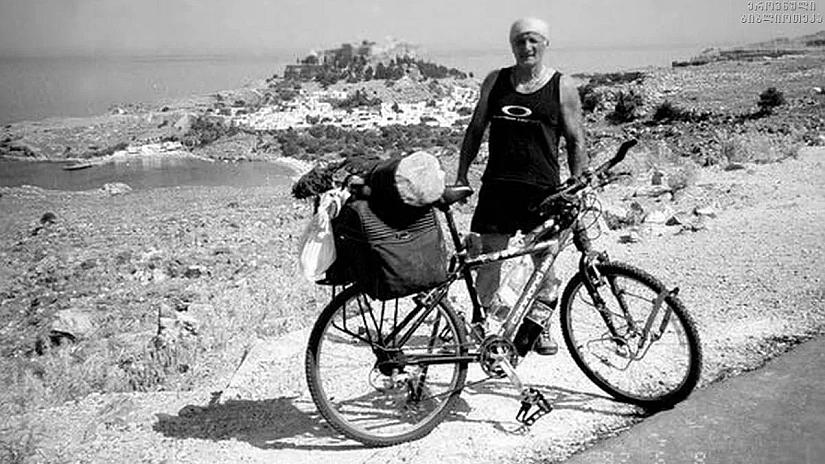 Jumber Lezhava - To the moon by bicycle