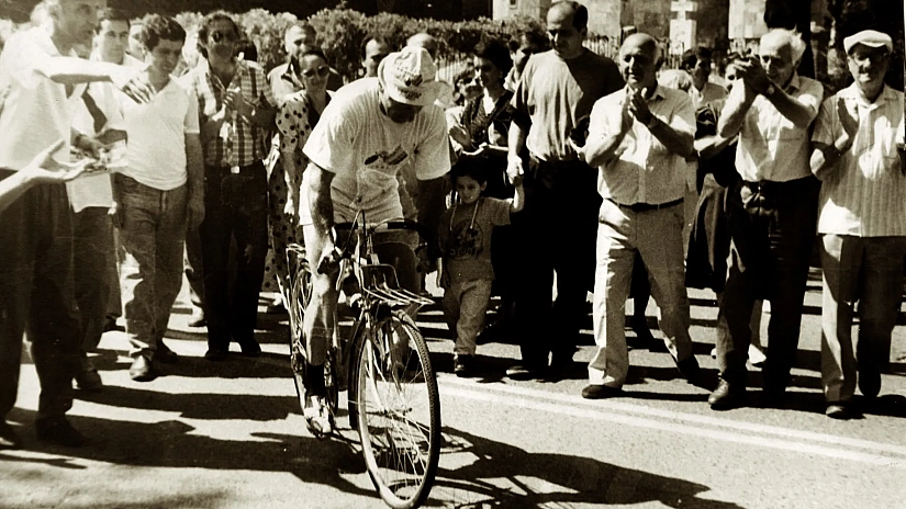 Jumber Lezhava - To the moon by bicycle